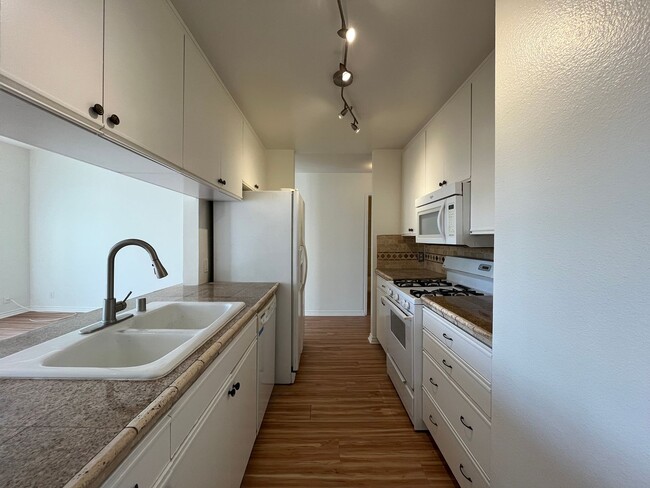 Building Photo - Upgraded 2+2 w/in-unit laundry + water + trash services included!