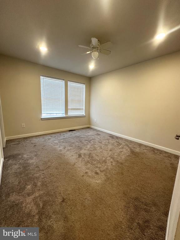 Building Photo - 737 Peony Ln