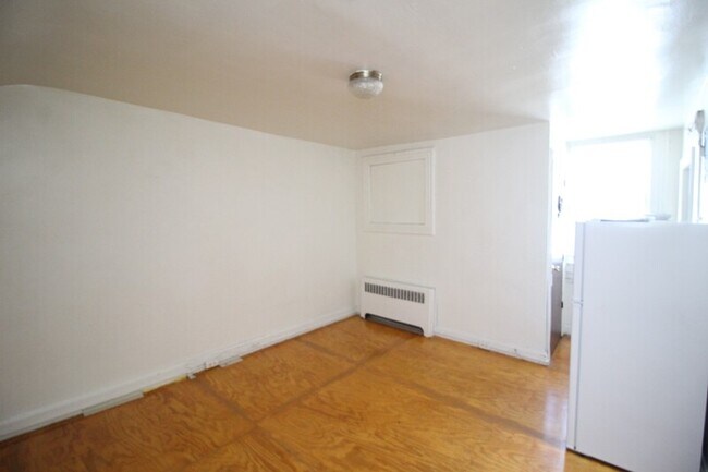 Building Photo - 6 E Preston St