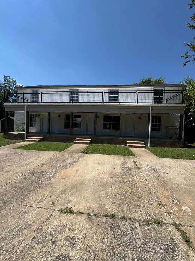 Building Photo - 514 N Ash Ave