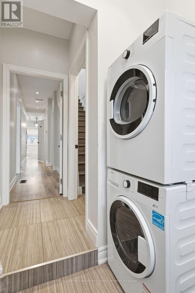 Photo du bâtiment - 71 Glendale Ave N