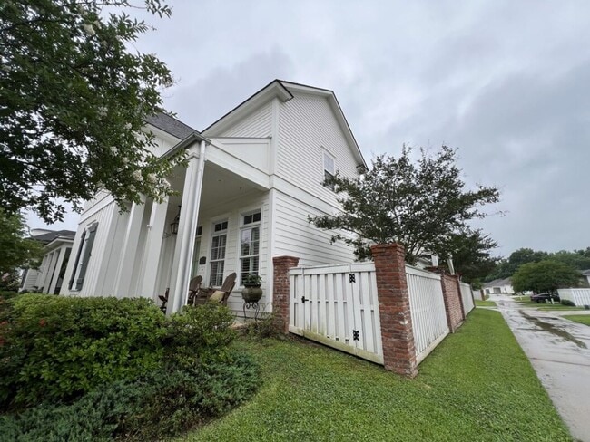 Building Photo - Luxury 4BR Home in Americana | 11 Ft Ceilings, Courtyard Living & Furnished Option