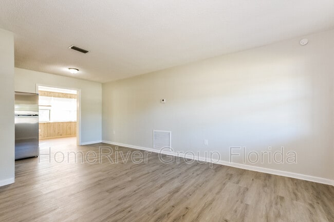 Building Photo - 6042 Bolling Dr