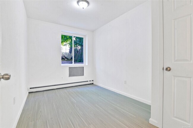 Foto del edificio - 52-11 102nd St