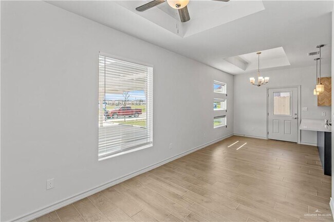 Building Photo - 215 Diamond Head Ave