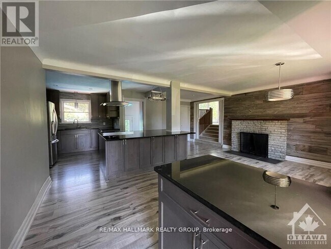 Building Photo - 38 Capilano Dr