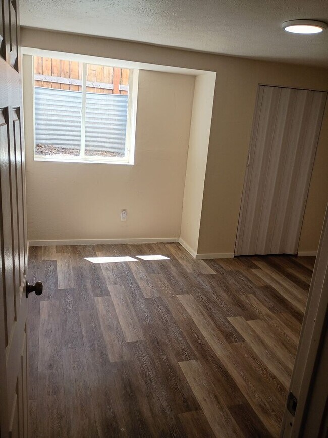 Foto del edificio - NE Spokane 2 bedroom apartment (Fresh paint and flooring)