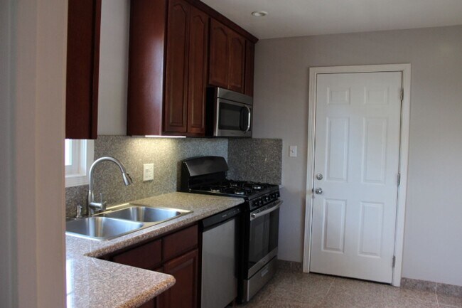 Foto del edificio - 709 N Claremont St