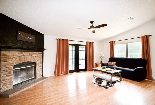 Building Photo - 42857 Henson Rd