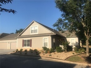 Building Photo - 2100 W New Hope Rd