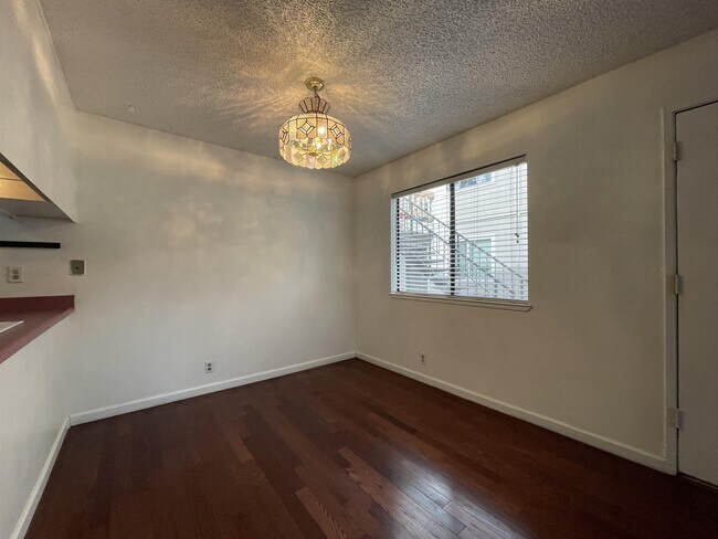 Foto del edificio - 2220 Notre Dame Blvd