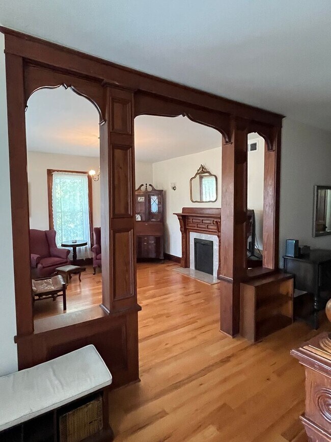 Foto del edificio - Beautiful 4-bedroom Farmhouse in Raphine a...