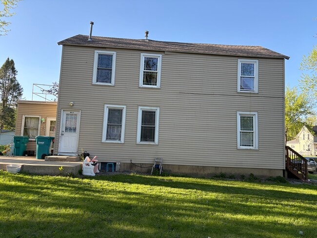 Building Photo - 304 Highland Ave