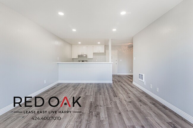 Building Photo - 379 Newport Ave