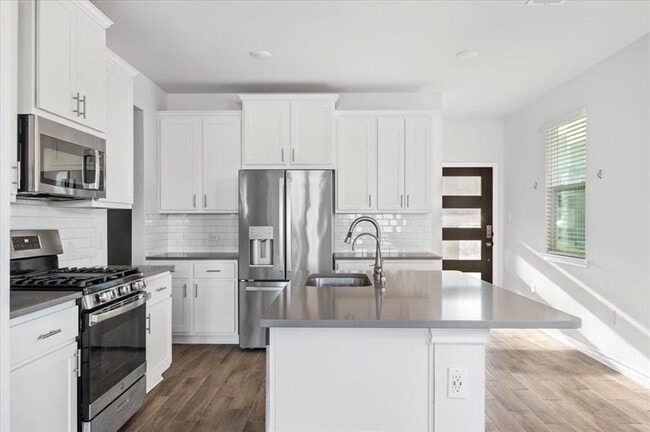 Building Photo - 179 Leatherleaf Dr