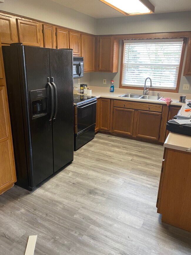 Foto del edificio - 5010 Bel Aire Rd