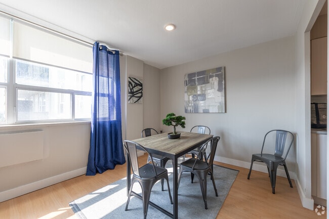 1BR, 1BA - Dining Room - 1577 Lawrence Avenue West