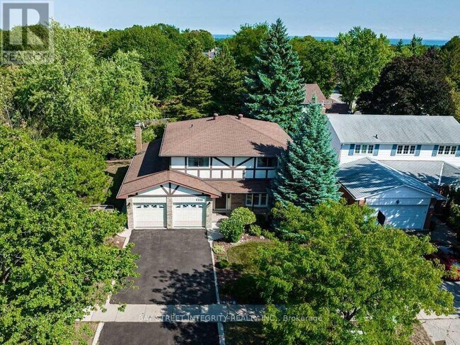 Photo du bâtiment - 1330 Grand Blvd