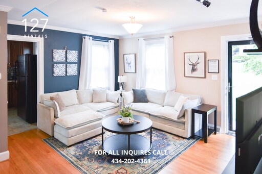 Foto del edificio - Spacious 4-Bedroom Residence in a Prime Location!