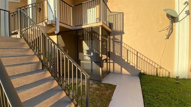 Building Photo - 1017 Washington Cir