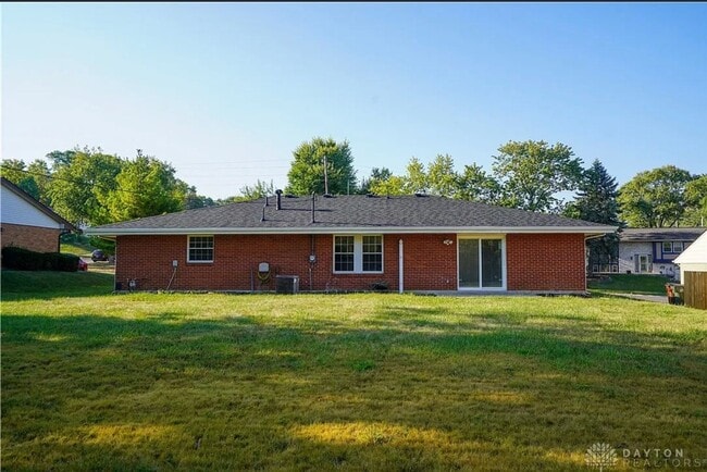 Building Photo - Beautifully updated 3-bedroom, 2-bath bric...