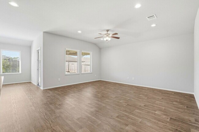 Building Photo - 3935 Country Club Dr