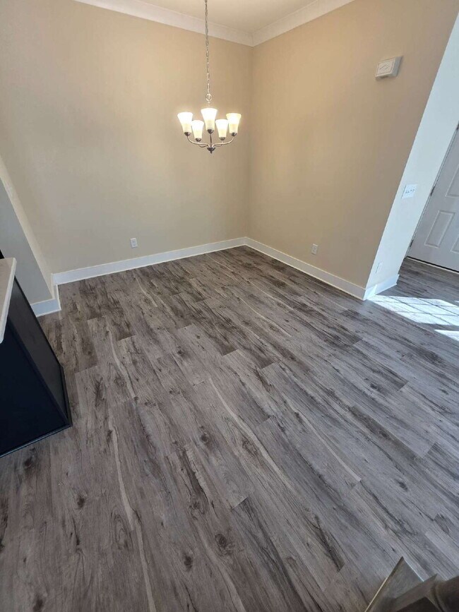 Foto del edificio - "Charming Kernersville Townhouse: Spacious 3-Bedroom Retreat with 2.5 Baths on Eastfall Street!"