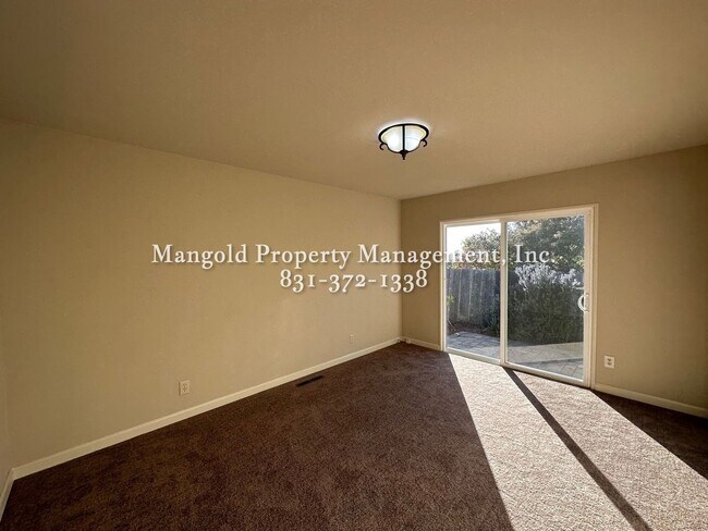 Foto del edificio - 1126 Sunnyhill Ct