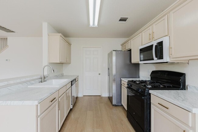 Building Photo - 1229 Vincent Pl