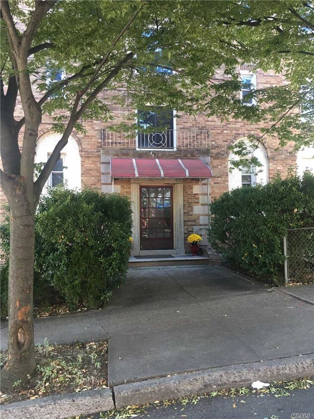 Foto del edificio - 162-30-162-86 86th Ave