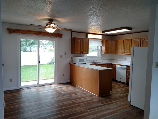Building Photo - Great 3 Bedroom in Windsor!