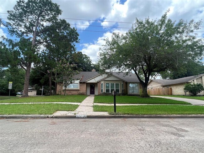 Building Photo - 15903 Brookvilla Dr