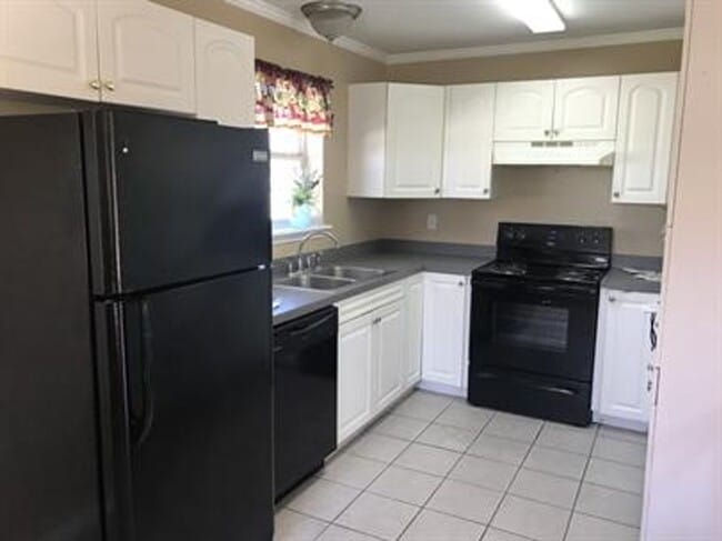 Building Photo - 6745 A Alma St