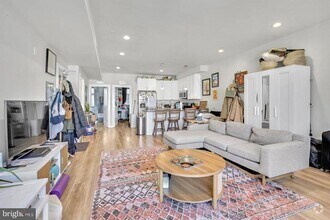 Building Photo - 385 Martin St