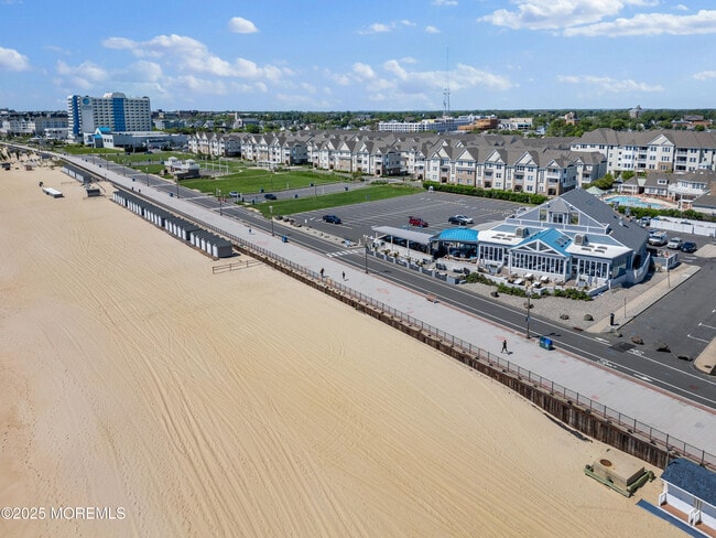 Building Photo - 33 Cooper Ave