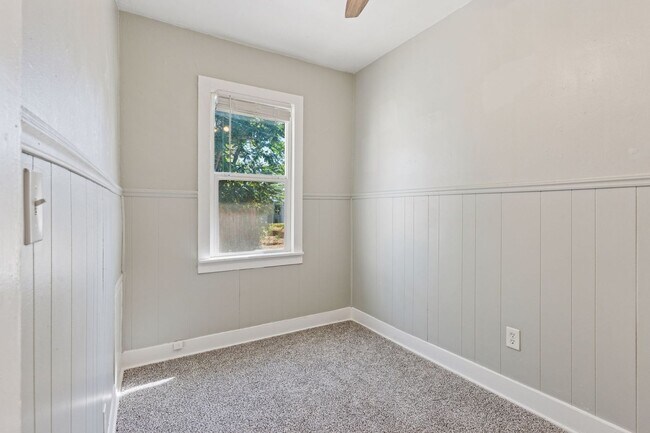 Foto del edificio - 3754 S Delaware St