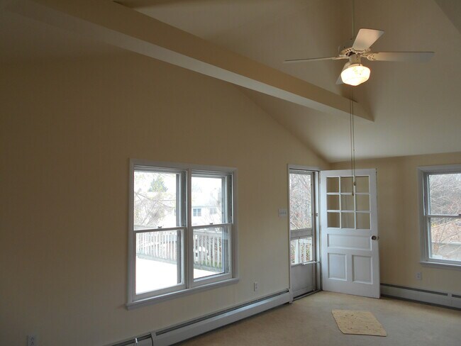 Great Room showing entrance - 519 Lincoln Ave