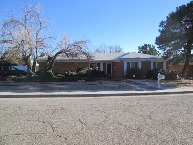 Building Photo - Coming Soon In The NE Heights!