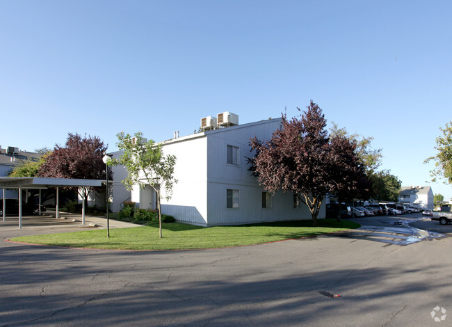 Building Photo - Hacienda Villa Apartments