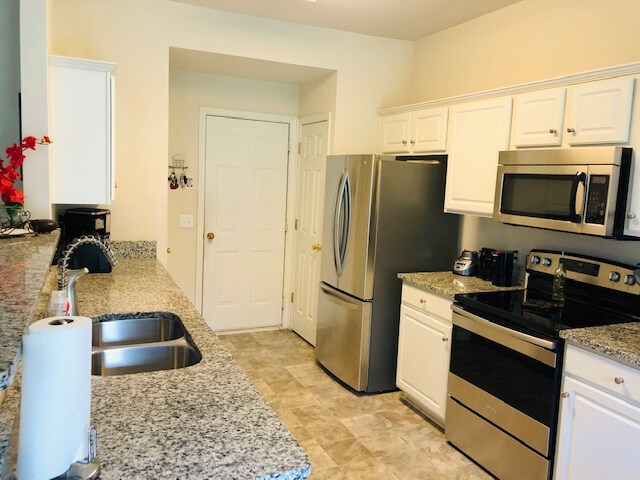Foto del edificio - 8165 Kincaid Ct