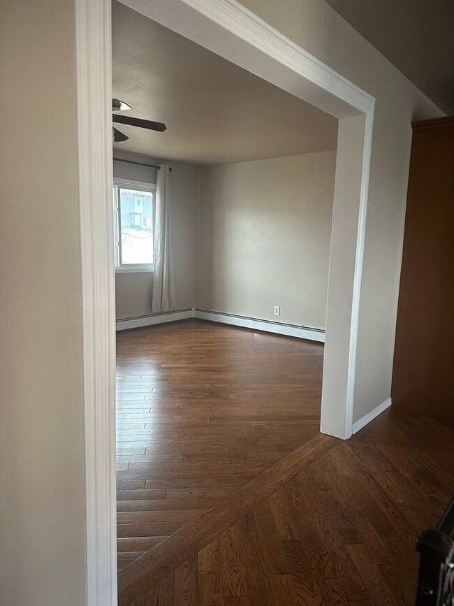 Building Photo - 380 Shoshone Ave