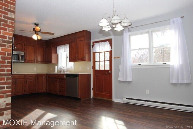 Building Photo - 4 br, 2.5 bath House - 19 Dogwood Dr