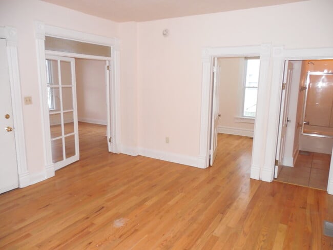 Building Photo - 1407 7th Ave