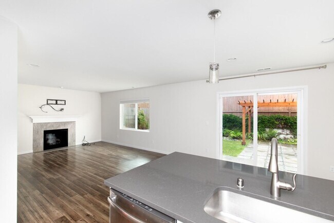 Building Photo - Beautiful 3 Bedroom 3 Bath Home in Lynnwood