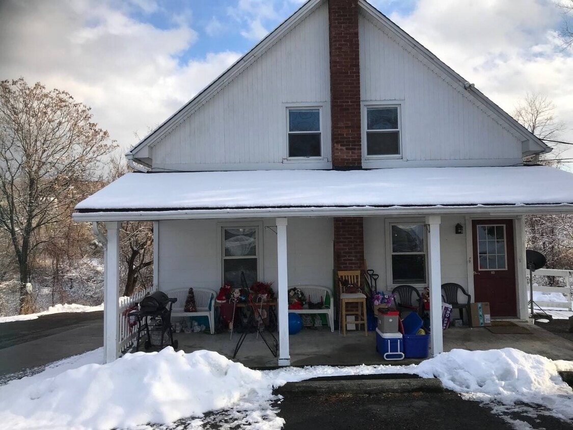 20 S Roberts Rd, Highland, NY 12528 Room for Rent in Highland, NY