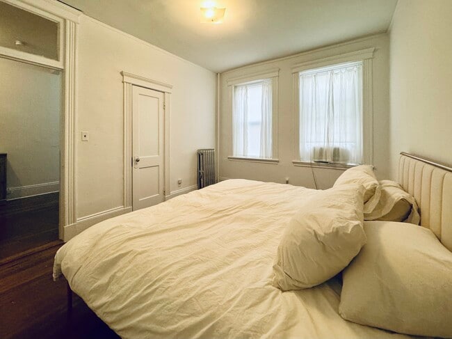 Building Photo - 116 Warren St