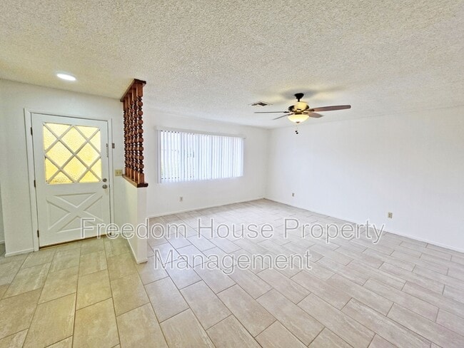 Building Photo - 721 E Calvada Blvd