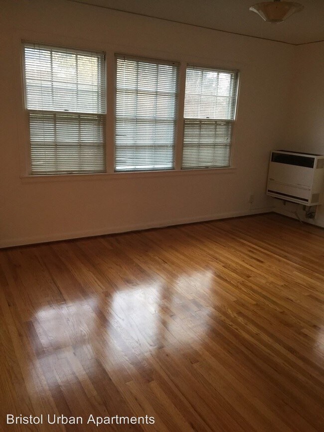 Foto del edificio - 5420 NE Sandycrest Ter