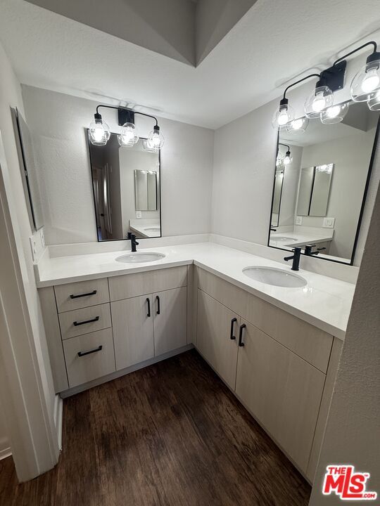 Foto del edificio - 7660 Beverly Blvd