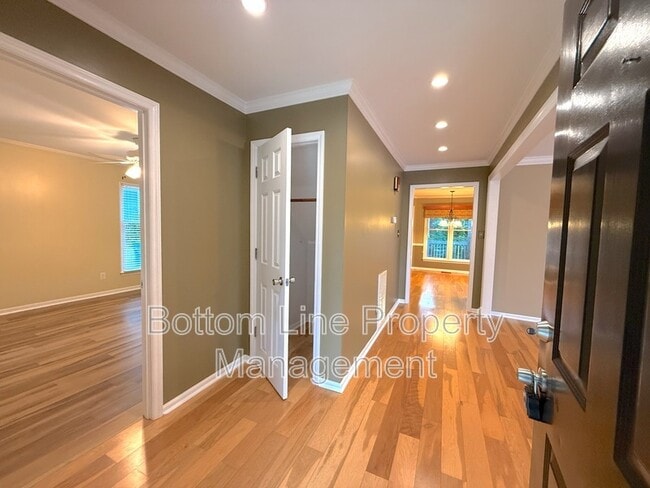 Building Photo - 317 Treeline Dr